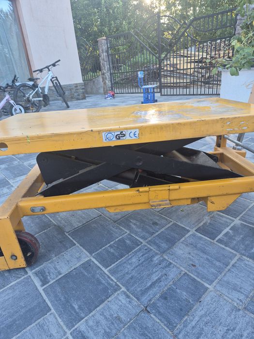 Vând masa Hidrailică ridică 800 kg