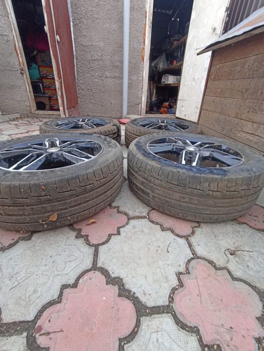 Продам диски с резиной на Мерседес