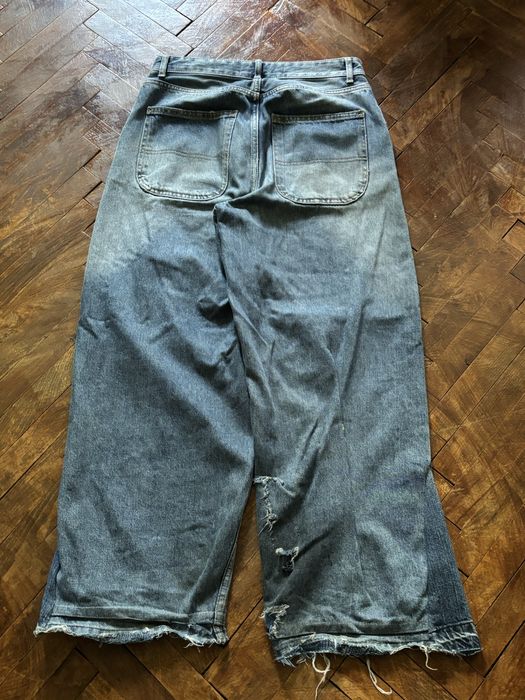 Baggy jeans.