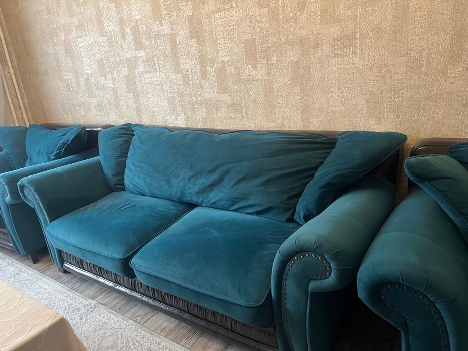 диван и кресло в зеленом цвете