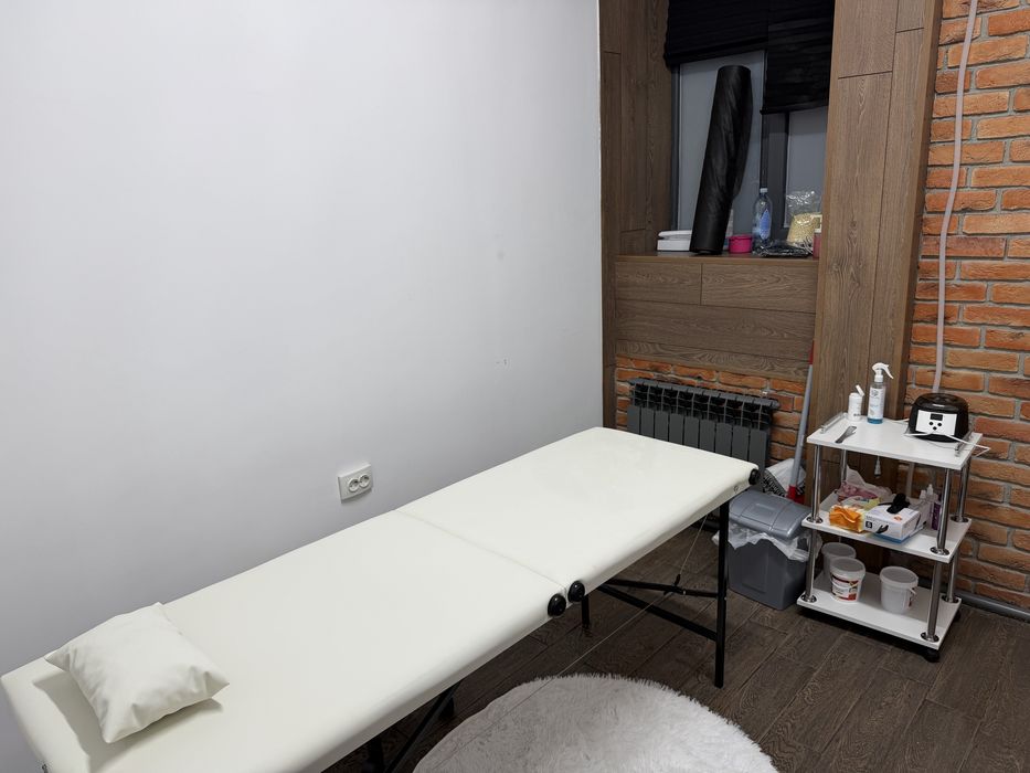 Кушетка, помощник, кресло и стол