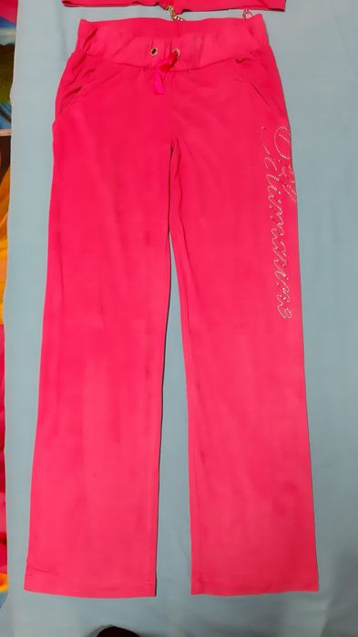 Продам женский костюм.