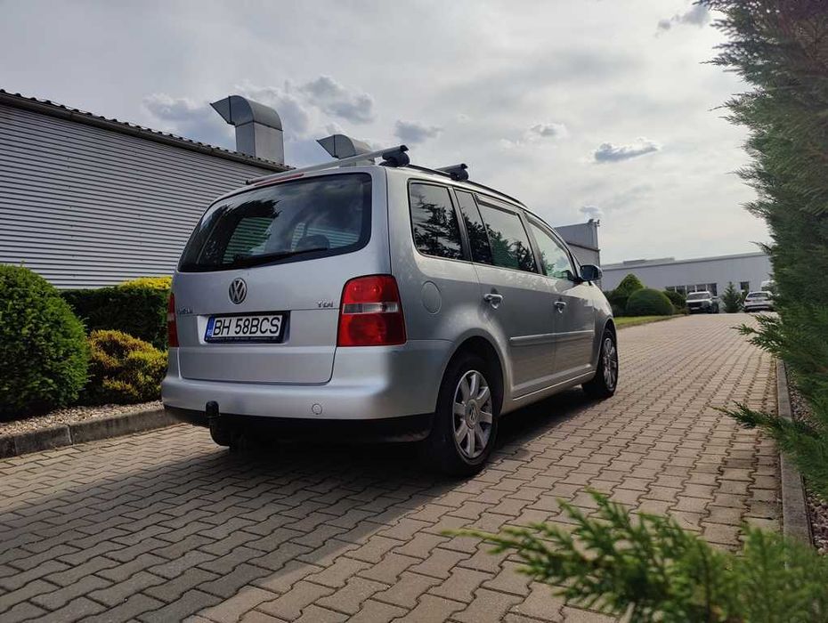 Vând VW Touran 1.9 TDI – întreținută și în stare foarte bună de funcționare.