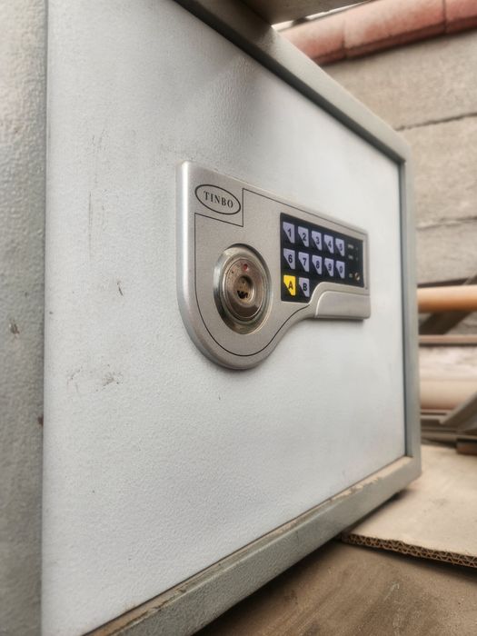 Продам небольшой сейф