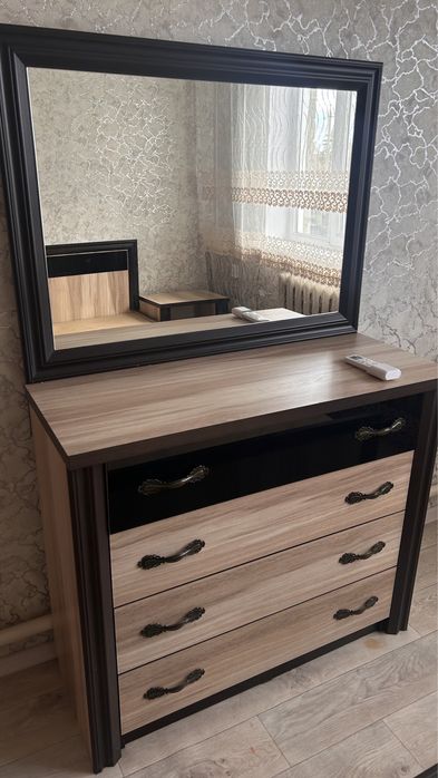 Продам стильный спальный гарнитур в современном дизайне.