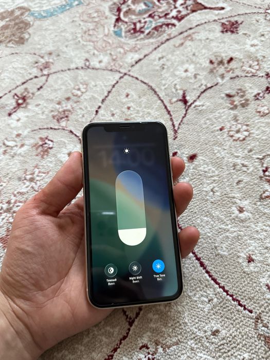 Продам Айфон 11 белого цвета