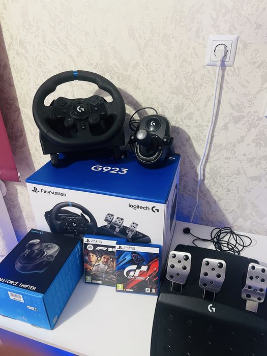 Logitech G923 PS5 комплект + шифтър + F1 + Gran Turismo 7 +Гаранция