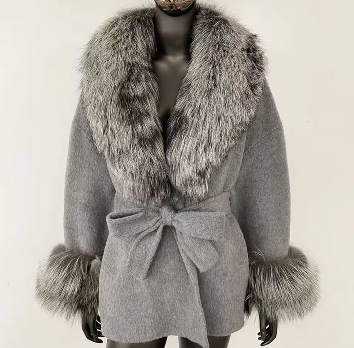 Haina cu blana de vulpe