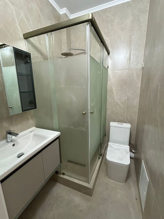 Стеклянные душевые кабины и перегородки