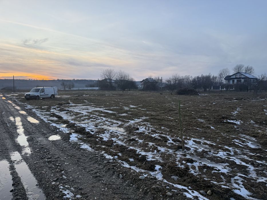 Parcela teren 652mp simian zona paraul baran pe partea cu dunarea