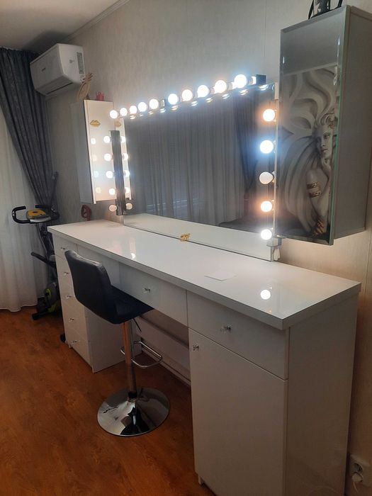 Mobilă profesionala pt makeup completă