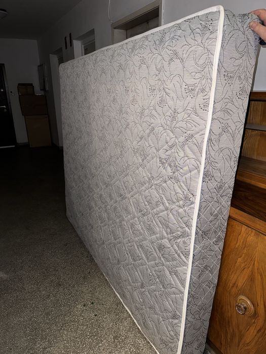 Пружинен матрак 160х200