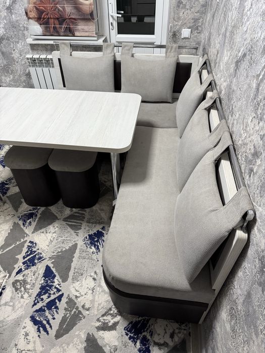 Divan ugolok sotiladi