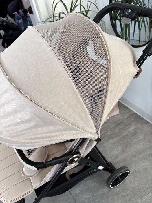 vand carut ca si nou!