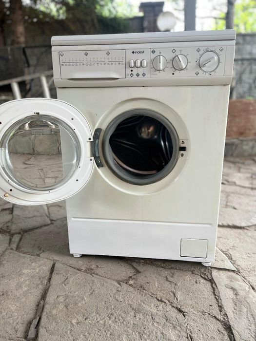Продам стиральную машину Indesit