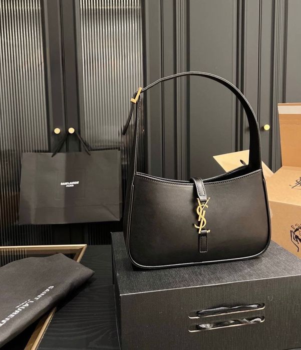 Saint Laurent Le 5 A 7 hobo bag