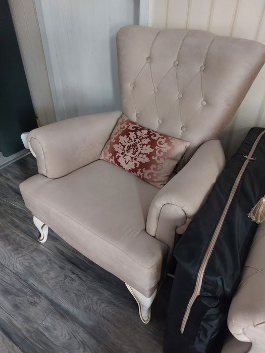 Set Mobilier Sufragerie Clasic Vienna - 2 Canapele Extensibile cu Ladă + Fotoliu Berjere