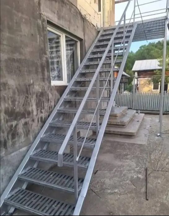 Vand scari metalice