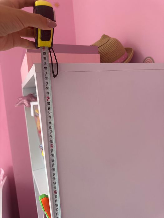 Детско бюро в бял цвят