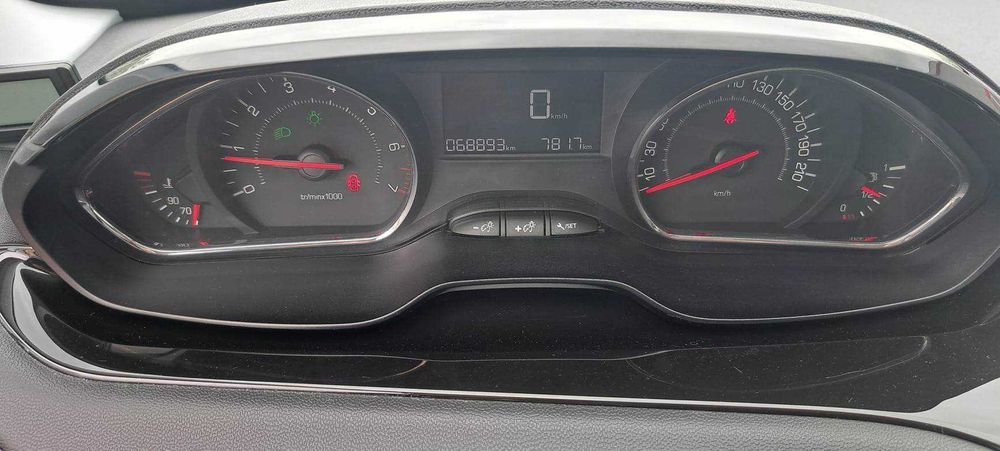 Пежо 208 , 1,2 бензин . на части