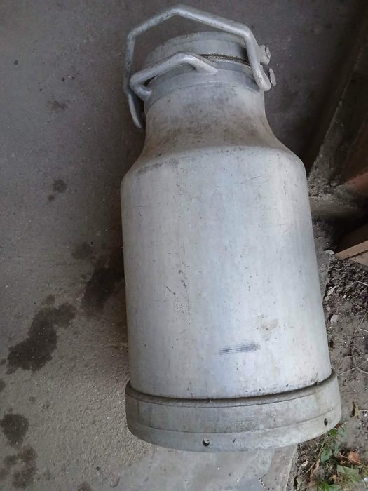 Bidon aluminiu de 25 litri.