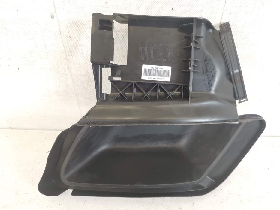 Порше 911 / Porsche 911 992 Оригинален въздушен дефлектор в добро съст