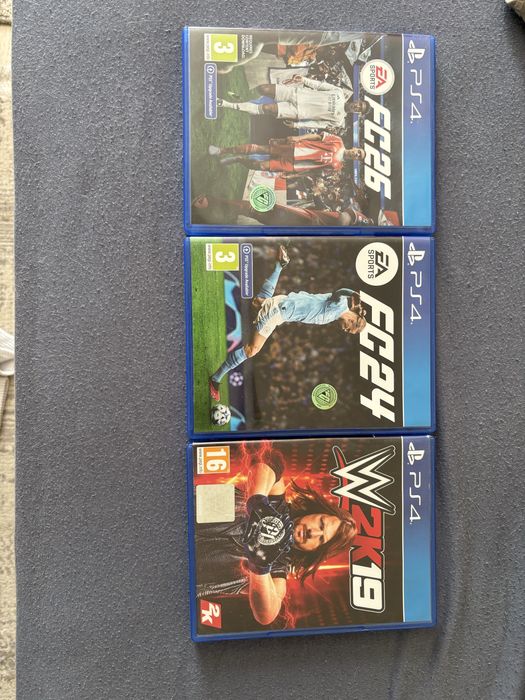 PS4 Pro 1TB в отлично състояние + 2 оригинални джойстика + 3 игри, напълно готов за игра