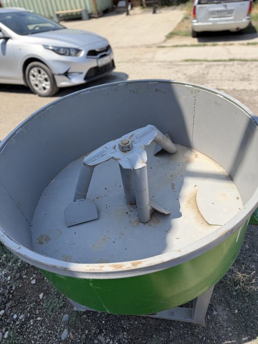 Продеается бетонномешалка