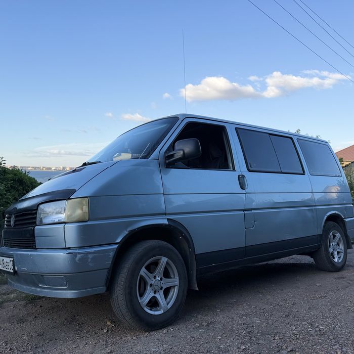 Продам Volkswagen Caravelle (минивен)