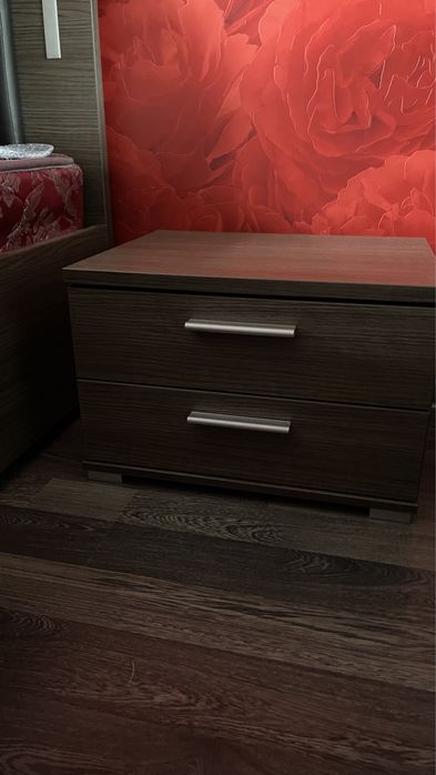 Продам срочно кровать с тумбами