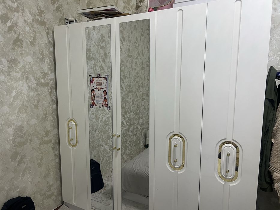 Mebel spalniy kamplekt sotiladi