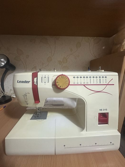 Продам швейную машинку Leader