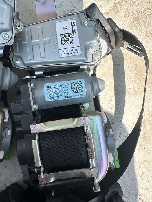 Колани Mercedes E class coupe кабрио предпазен колан w207 в207 колан