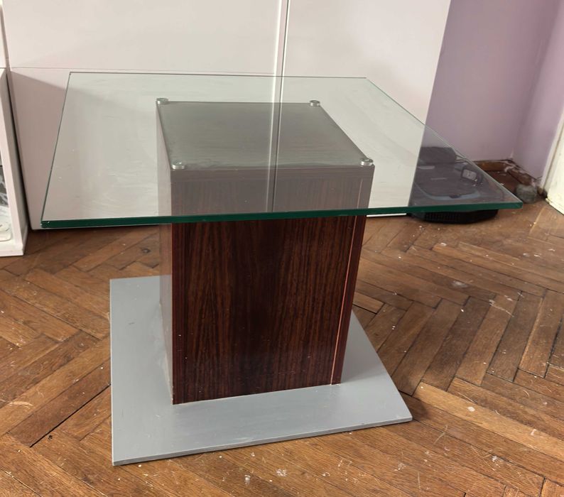 Масивна холна маса със стъкло