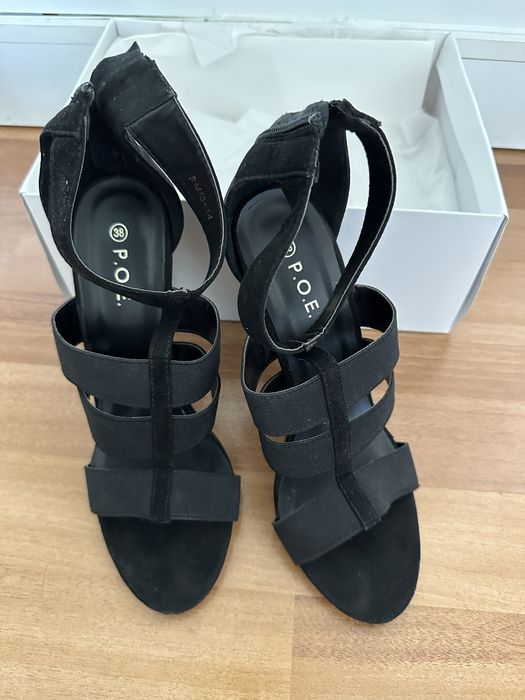 Vand sandale cu toc Poema