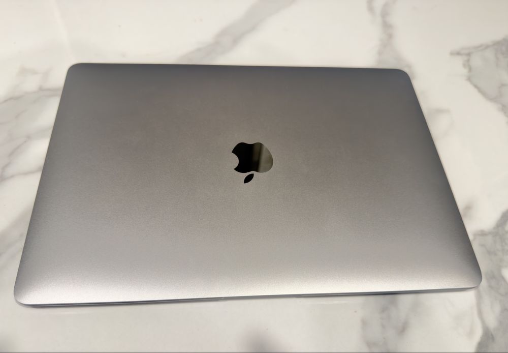 Macbook air M1,продам