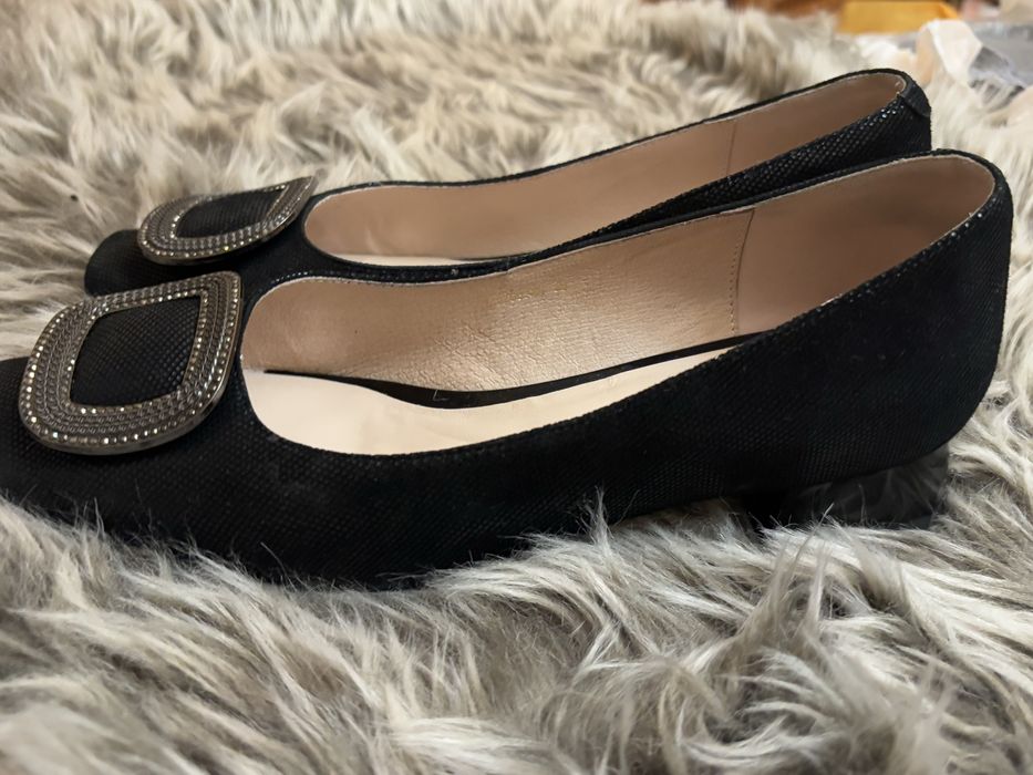 Pantofi din piele cu accesoriu argintiu