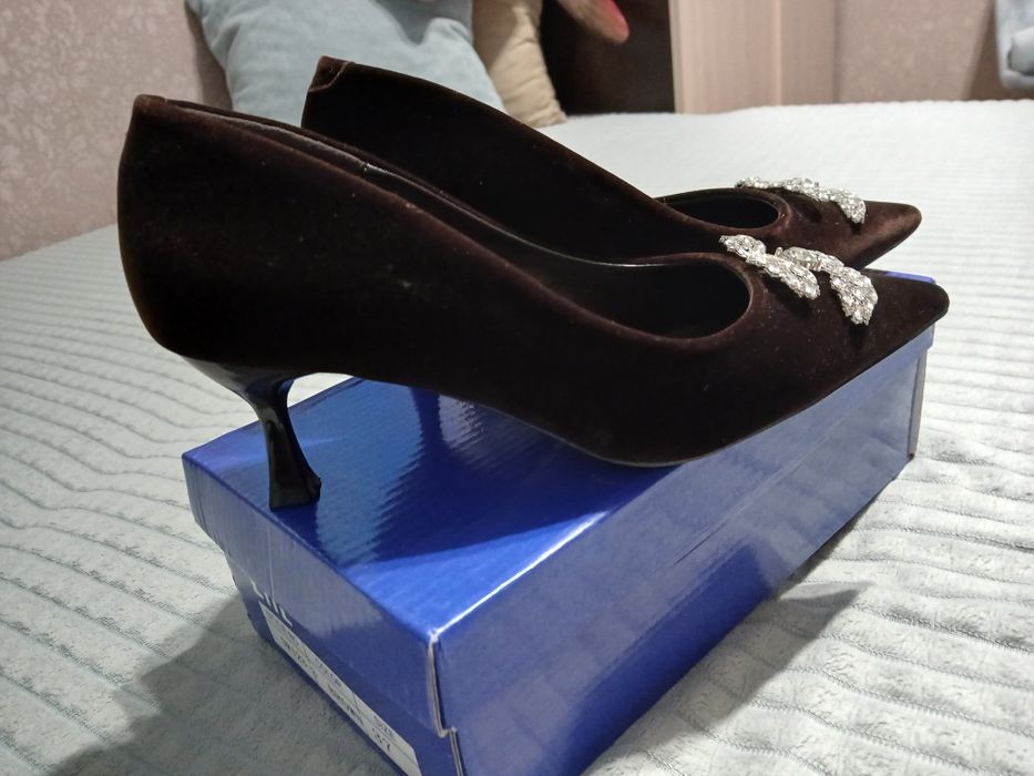 Продам новые туфли р.37