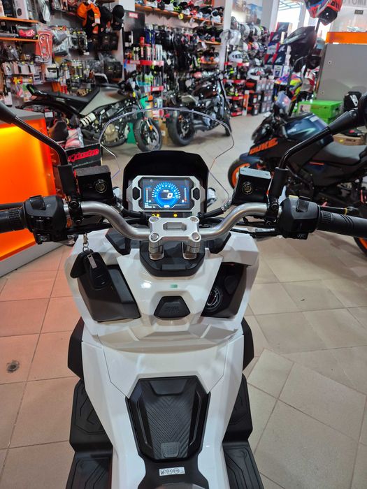 Oferta SYM ADX 125 ABS 2026 nou + Curs atestare B/125 Cadou !!!