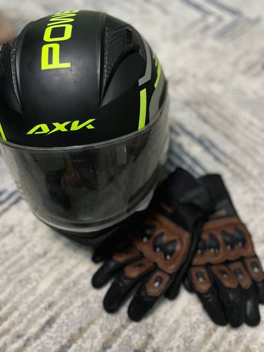 Продам шлем и перчатку