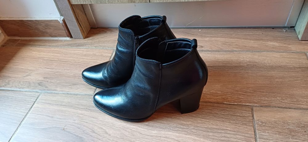 Botine piele exterior- interior  marimea 39, toc 8 cm
