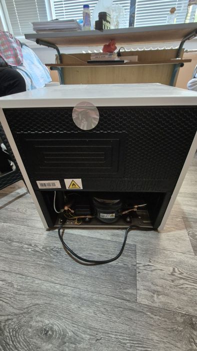 Малък хладилник NEO