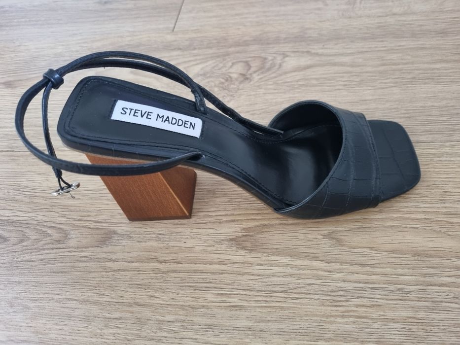 Черни Steve Madden сандали с дебел ток
