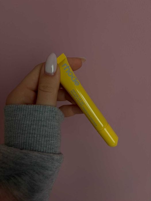 Калъф с гланц за iPhone 16, жълт