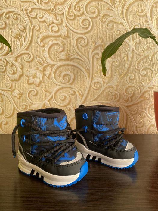 Продам детскую обувь