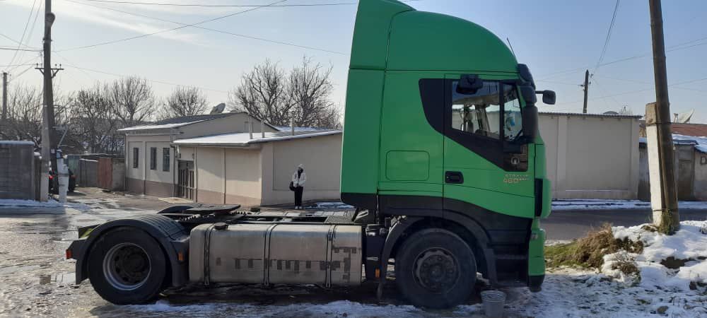 Продам тягачь Ивеко евро 5 , 2013 года .