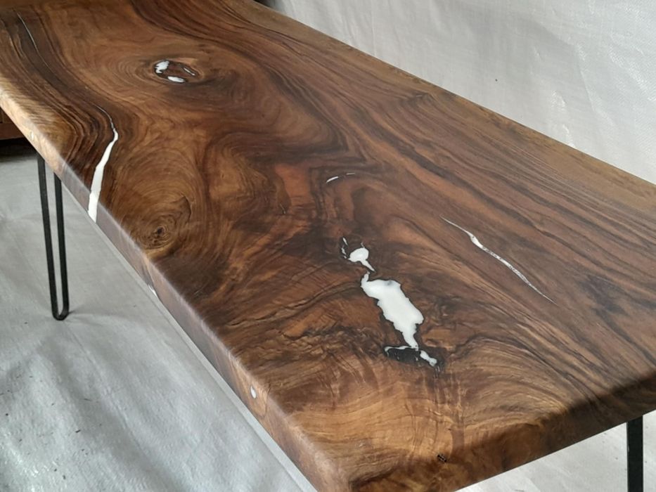 Плотове и маси от масив и епоксидна смола