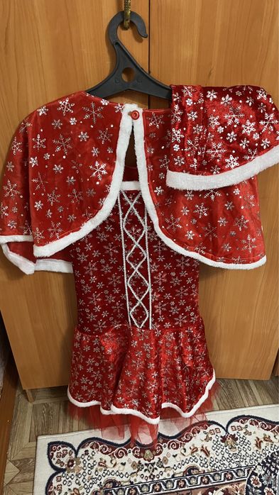 Костьюм (снегурочки)