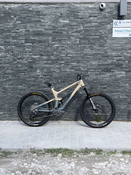 Trek slash se gen5 flight attendant