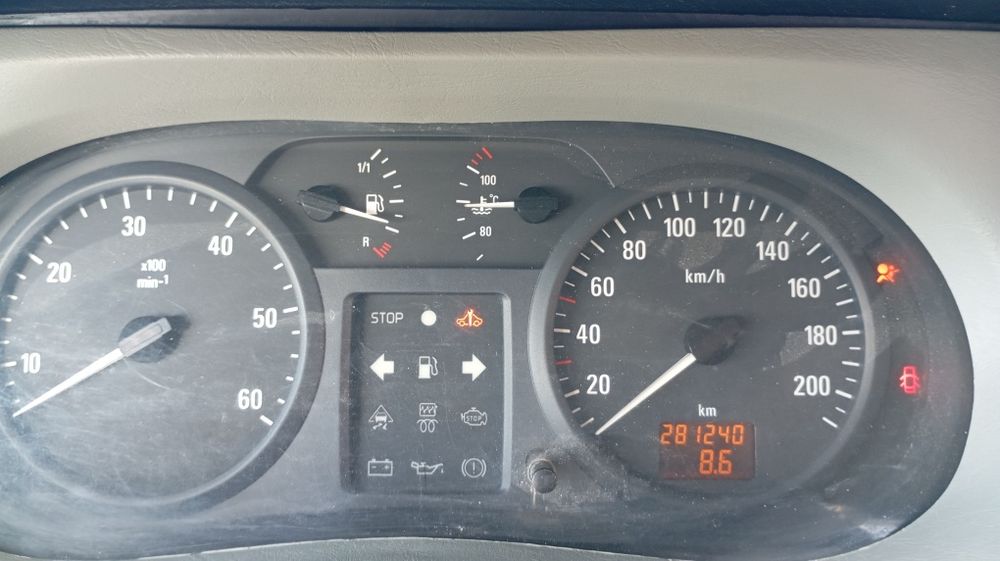 Vând Opel vivaro din 2006. Motor de 1.9. consum foarte bun. Mașina este in stare perfecta de funcționare, sa schimbat multe piese la ea.